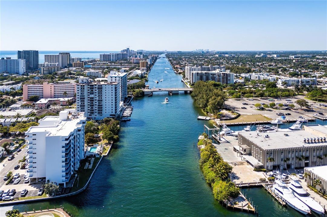 合同活跃: $359,900 (2 贝兹, 2 浴室, 1200 平方英尺)