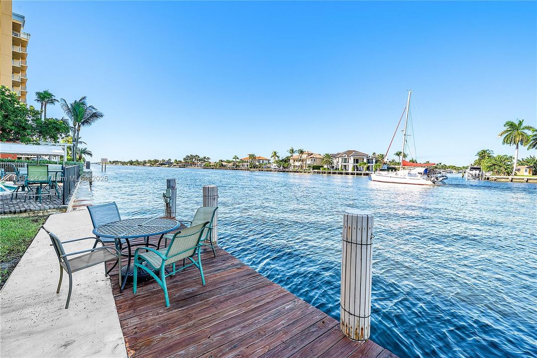 合同活跃: $359,900 (2 贝兹, 2 浴室, 1200 平方英尺)