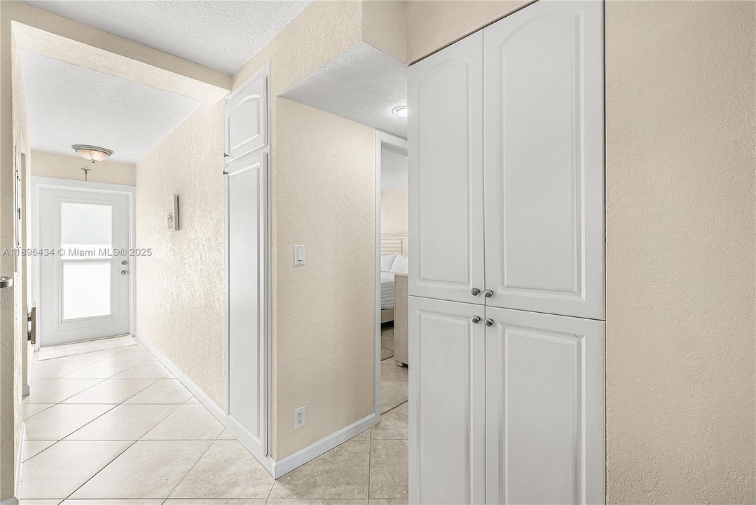 合同活跃: $359,900 (2 贝兹, 2 浴室, 1200 平方英尺)