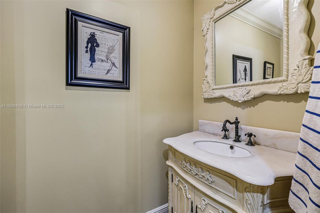 For Sale: $1,000,000 (4 beds, 2 baths, 2698 Square Feet)