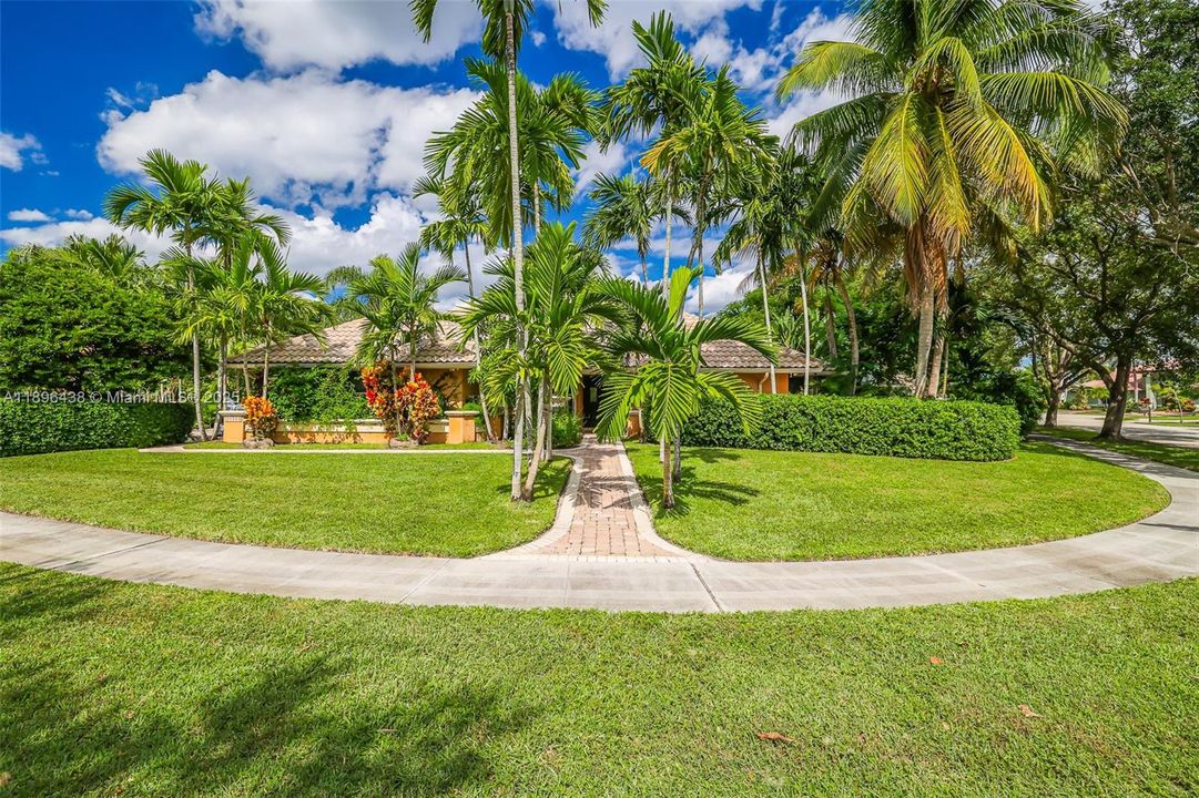 For Sale: $1,000,000 (4 beds, 2 baths, 2698 Square Feet)