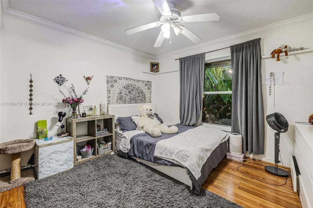 For Sale: $1,000,000 (4 beds, 2 baths, 2698 Square Feet)