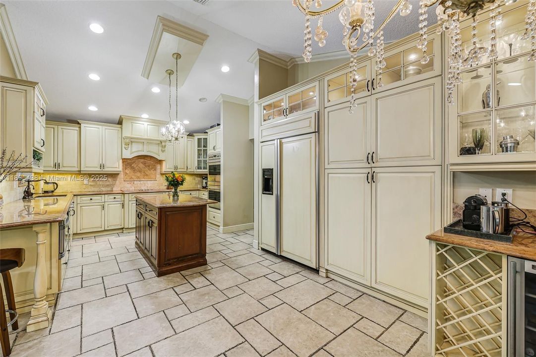 For Sale: $1,000,000 (4 beds, 2 baths, 2698 Square Feet)