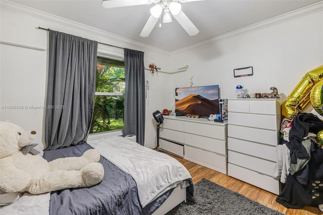 For Sale: $1,000,000 (4 beds, 2 baths, 2698 Square Feet)