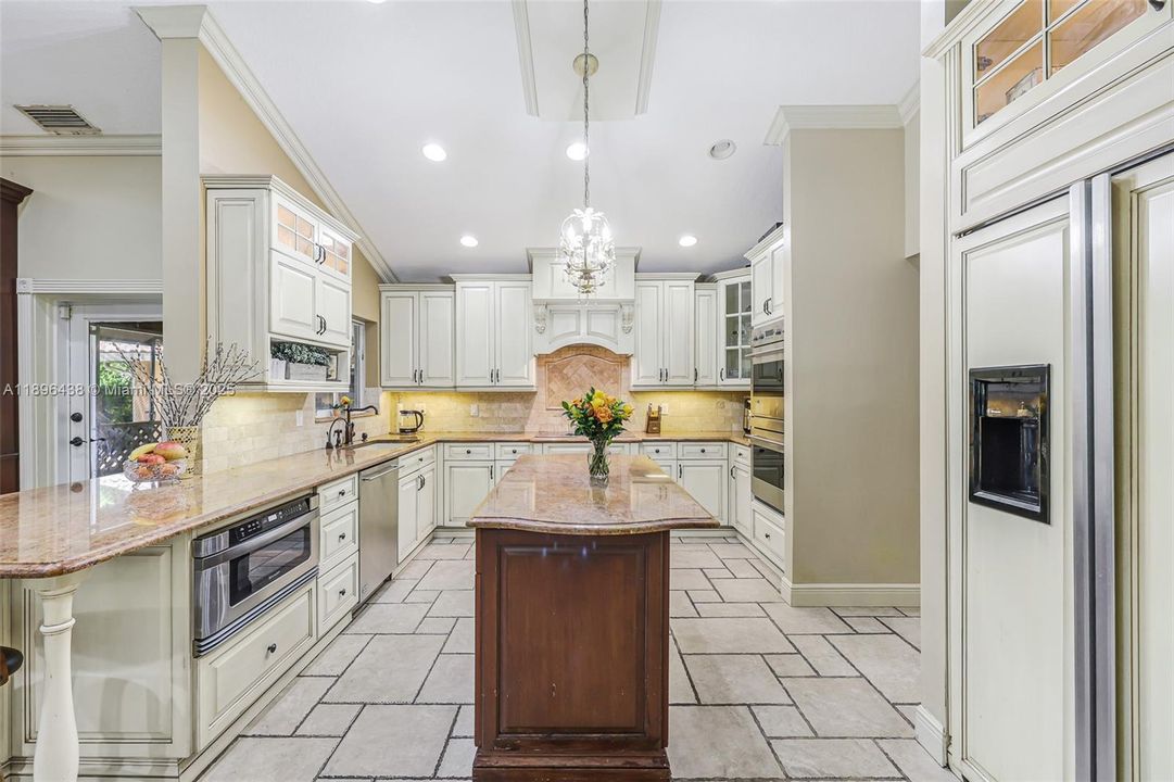 For Sale: $1,000,000 (4 beds, 2 baths, 2698 Square Feet)