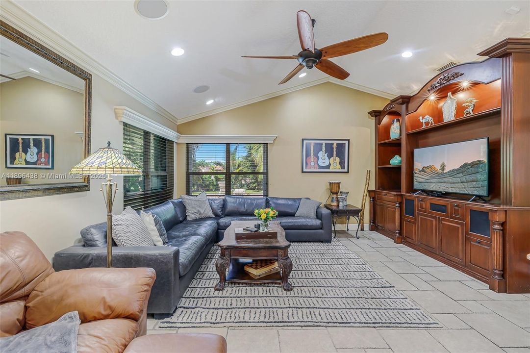 For Sale: $1,000,000 (4 beds, 2 baths, 2698 Square Feet)