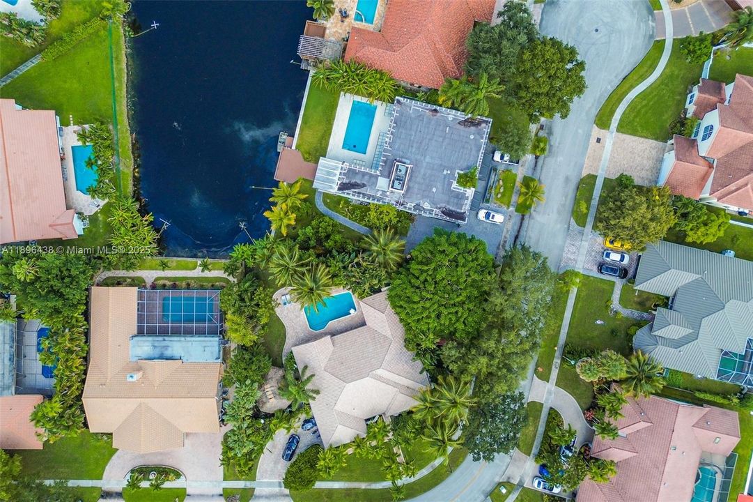 For Sale: $1,000,000 (4 beds, 2 baths, 2698 Square Feet)