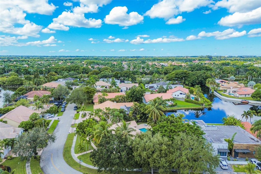 For Sale: $1,000,000 (4 beds, 2 baths, 2698 Square Feet)