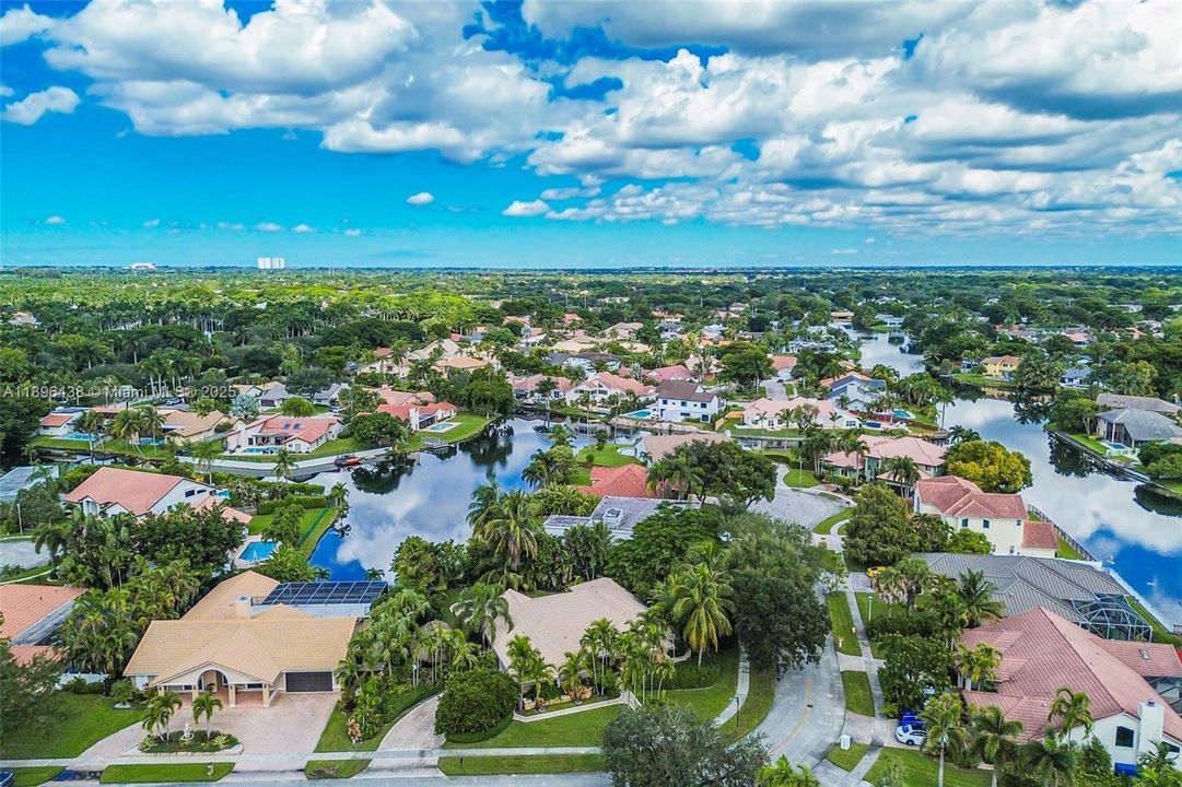 For Sale: $1,000,000 (4 beds, 2 baths, 2698 Square Feet)