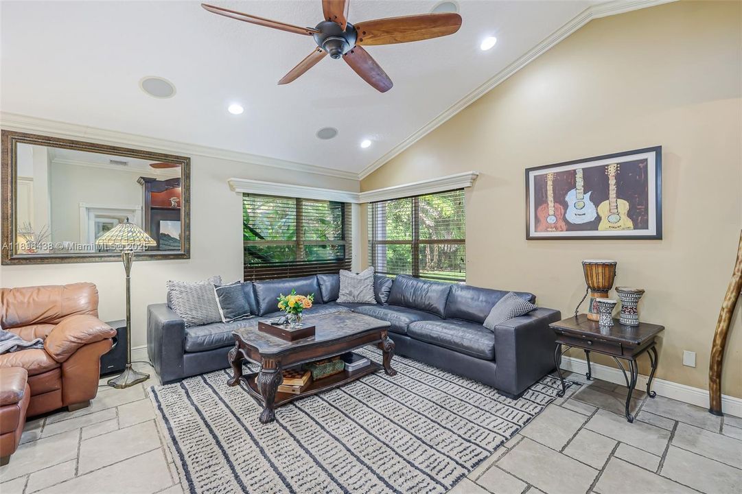 For Sale: $1,000,000 (4 beds, 2 baths, 2698 Square Feet)
