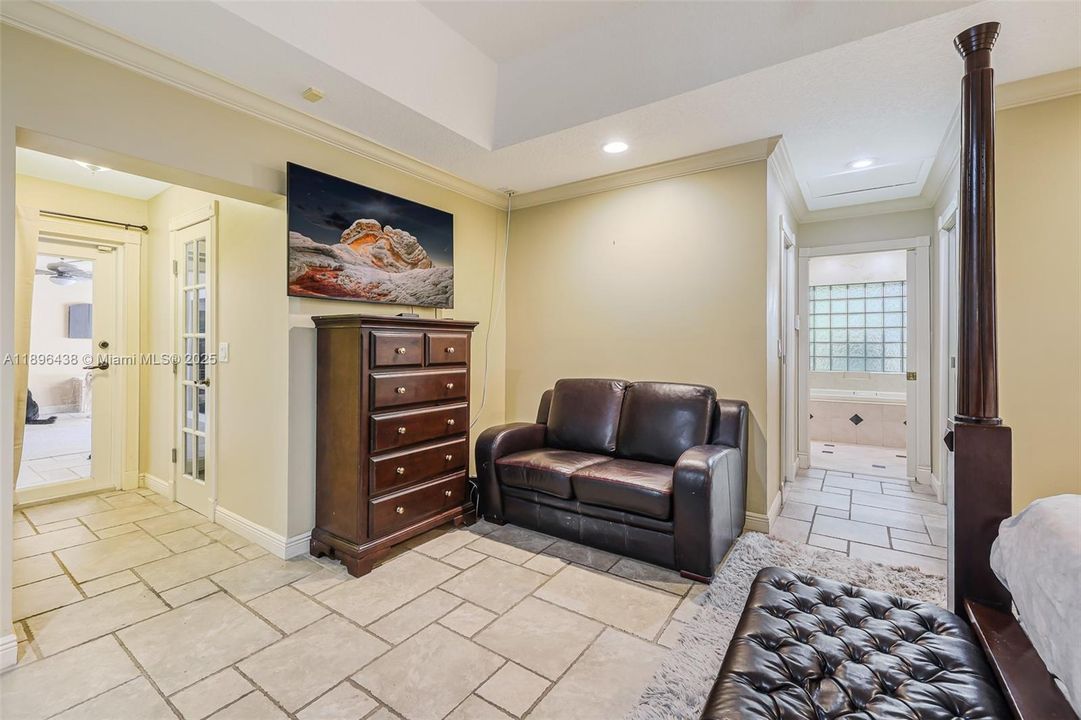 For Sale: $1,000,000 (4 beds, 2 baths, 2698 Square Feet)