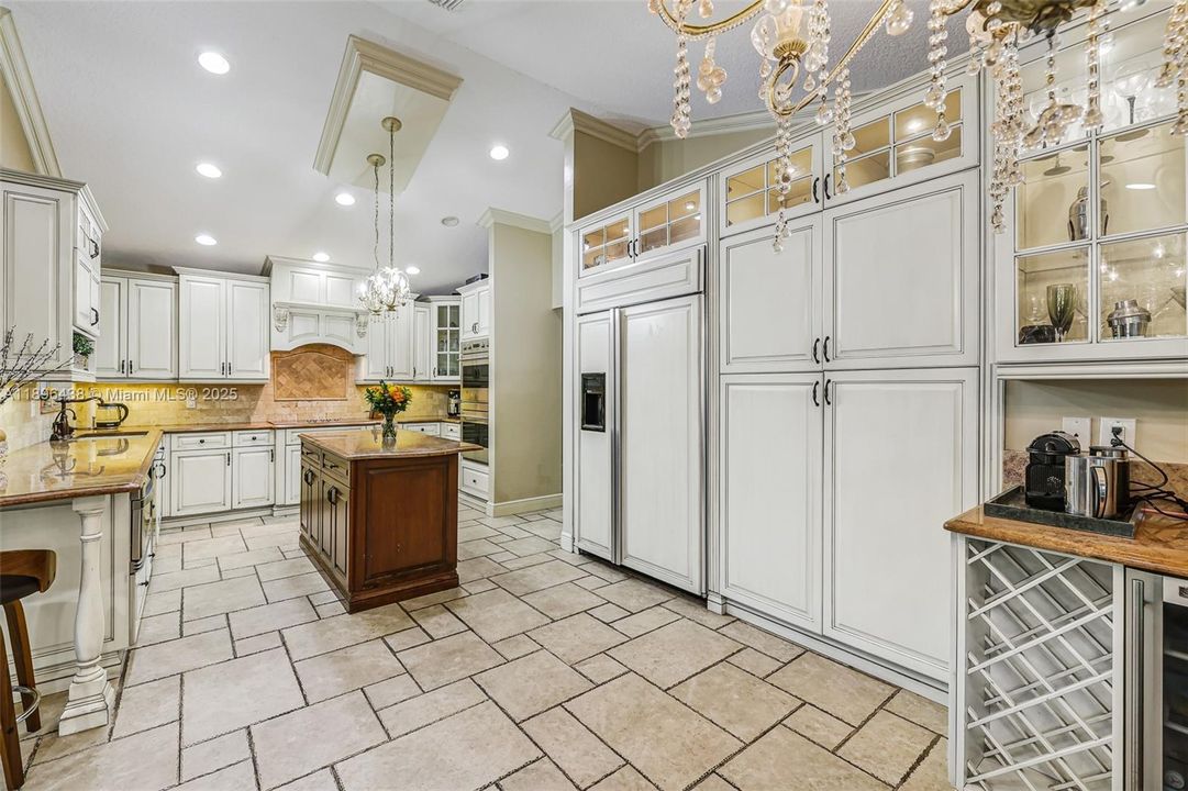 For Sale: $1,000,000 (4 beds, 2 baths, 2698 Square Feet)