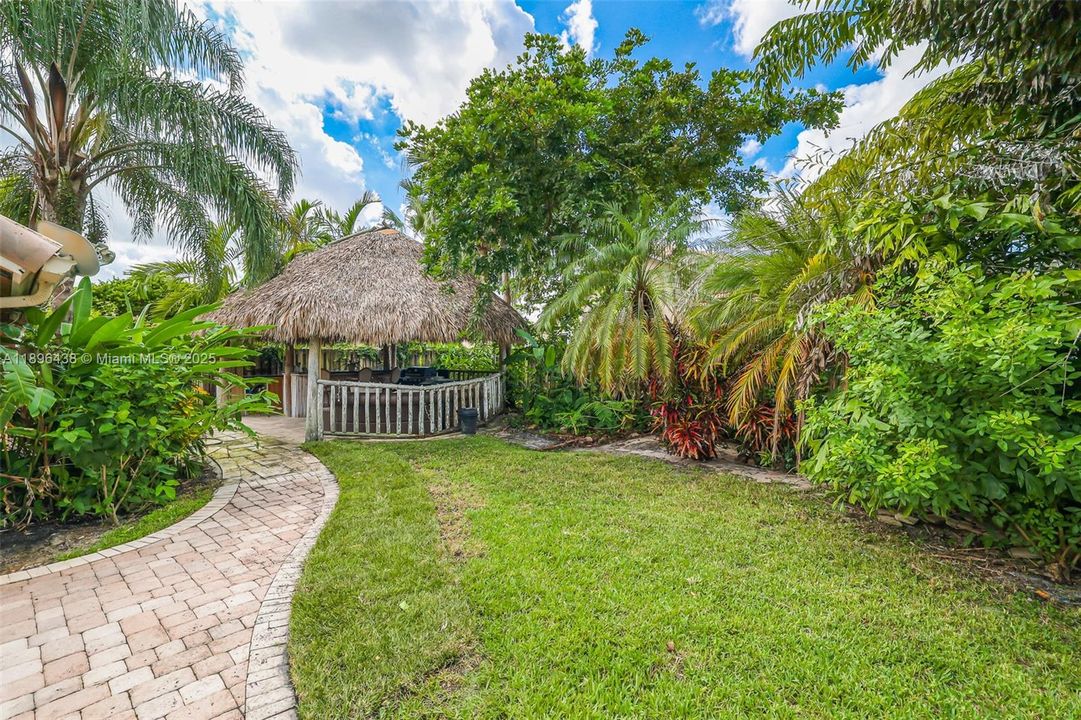 For Sale: $1,000,000 (4 beds, 2 baths, 2698 Square Feet)