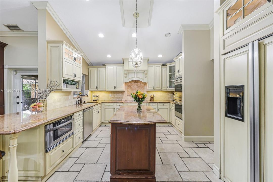 For Sale: $1,000,000 (4 beds, 2 baths, 2698 Square Feet)