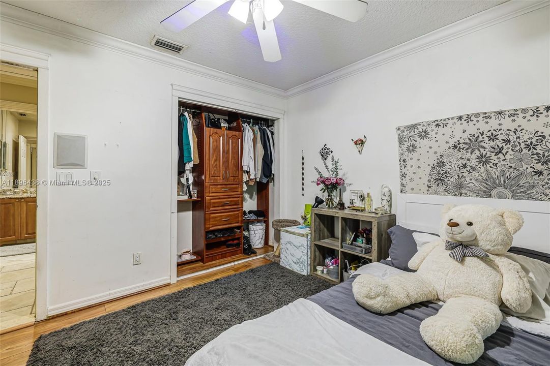 For Sale: $1,000,000 (4 beds, 2 baths, 2698 Square Feet)