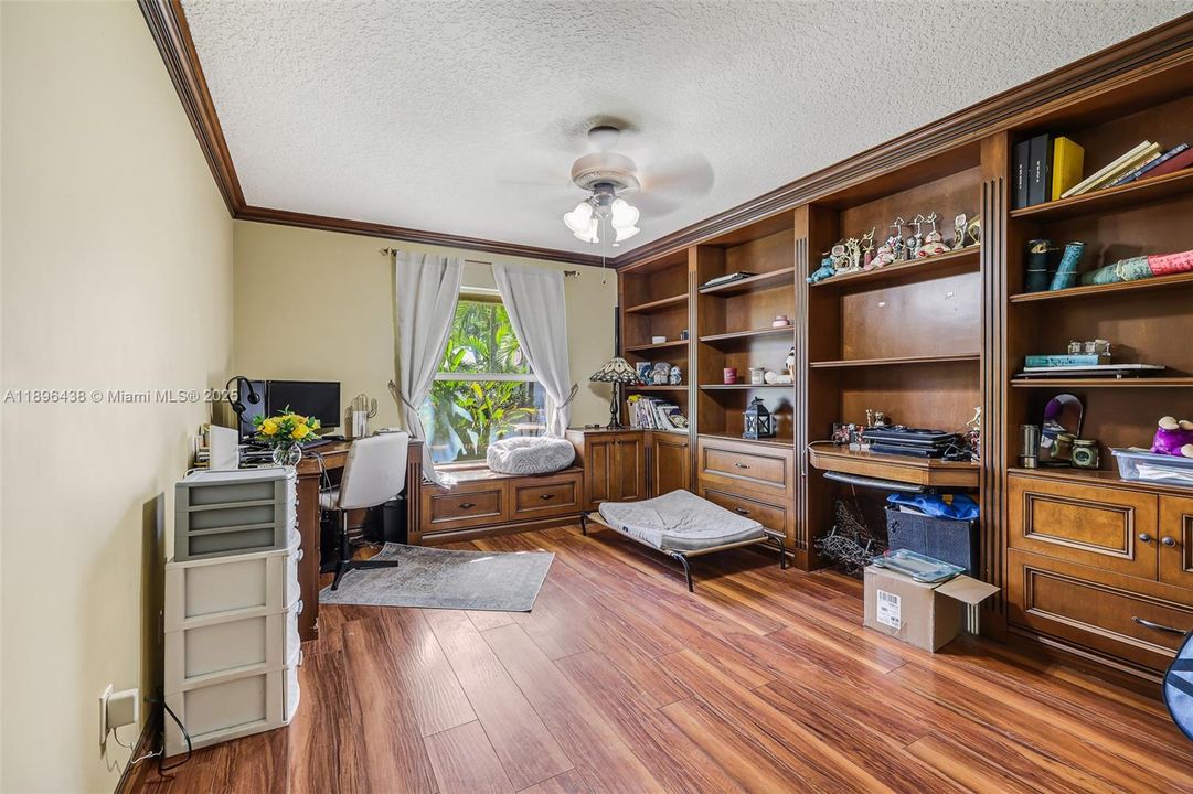 For Sale: $1,000,000 (4 beds, 2 baths, 2698 Square Feet)