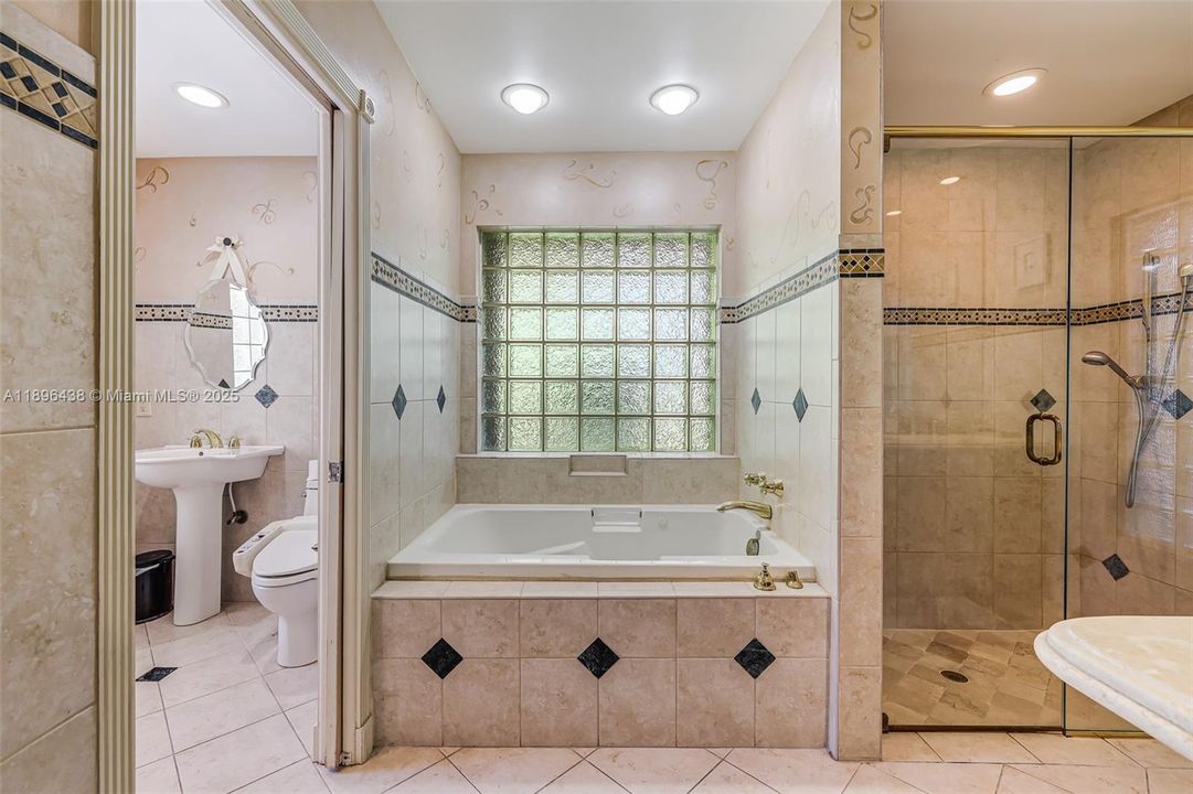 For Sale: $1,000,000 (4 beds, 2 baths, 2698 Square Feet)