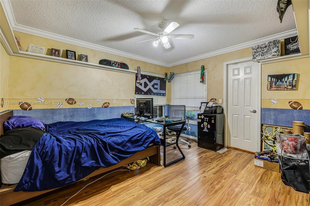 For Sale: $1,000,000 (4 beds, 2 baths, 2698 Square Feet)