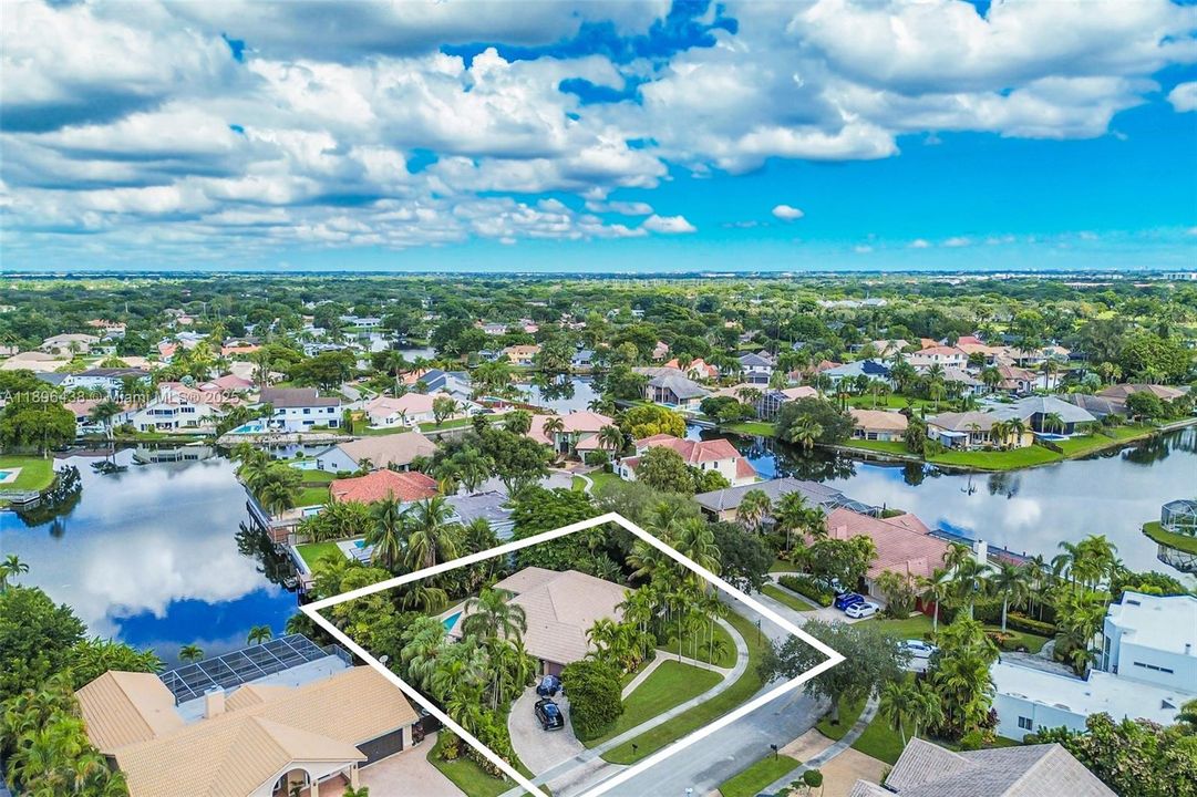 For Sale: $1,000,000 (4 beds, 2 baths, 2698 Square Feet)