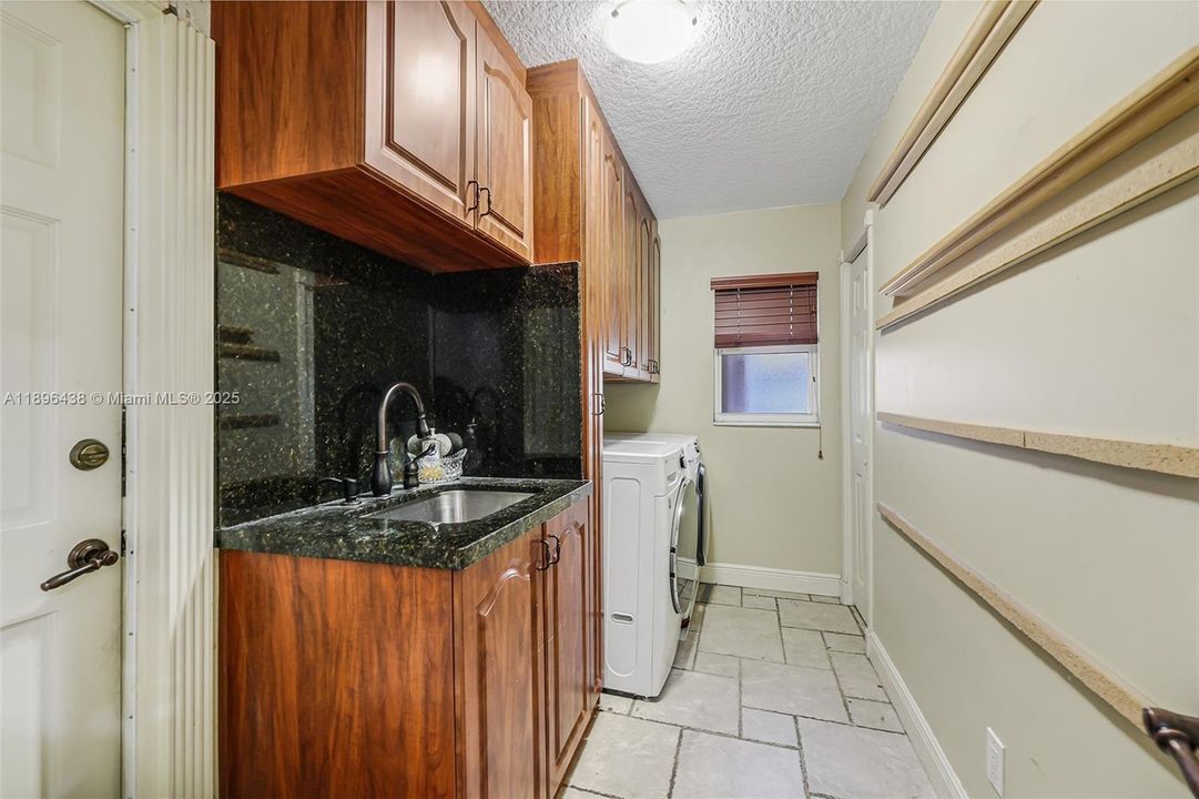 For Sale: $1,000,000 (4 beds, 2 baths, 2698 Square Feet)