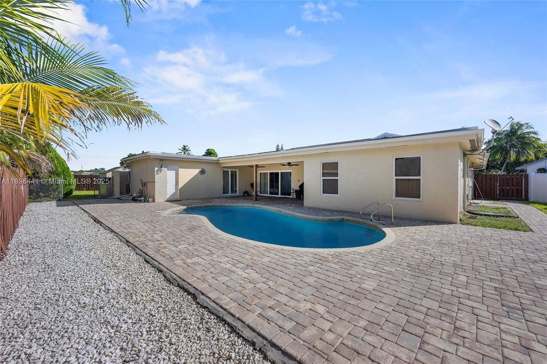 Recently Sold: $699,900 (4 beds, 2 baths, 2144 Square Feet)