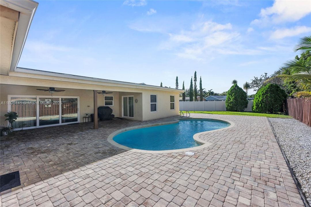 Recently Sold: $699,900 (4 beds, 2 baths, 2144 Square Feet)