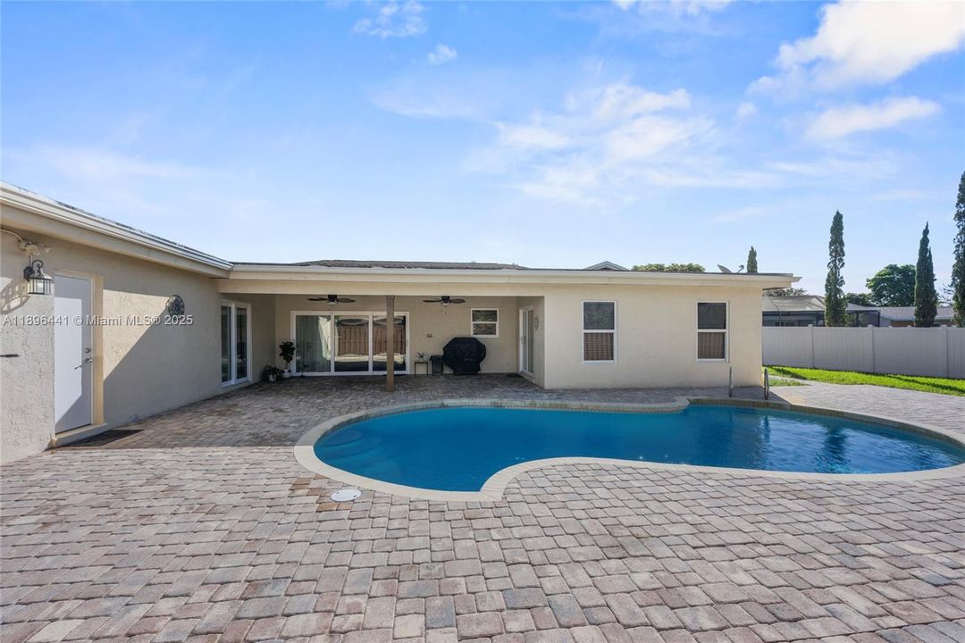 Recently Sold: $699,900 (4 beds, 2 baths, 2144 Square Feet)