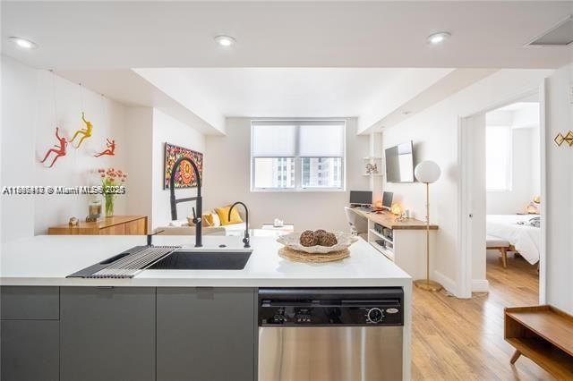 待售: $315,000 (1 贝兹, 1 浴室, 615 平方英尺)