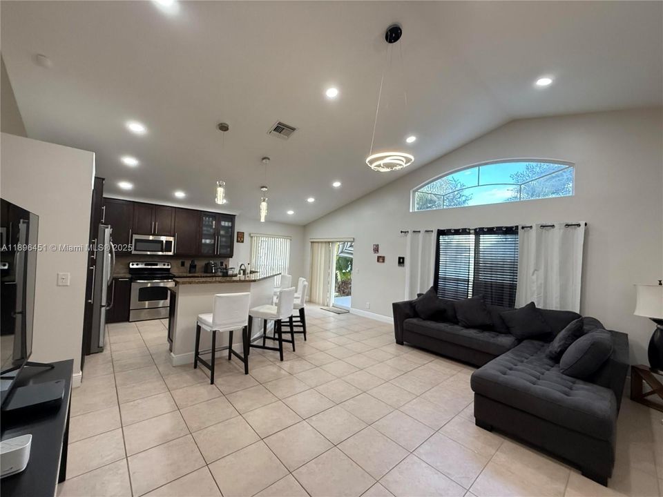 Recently Rented: $4,800 (4 beds, 2 baths, 2339 Square Feet)