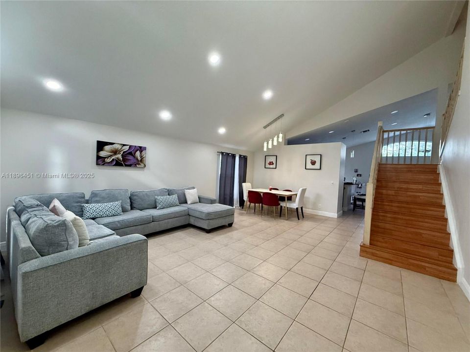 Recently Rented: $4,800 (4 beds, 2 baths, 2339 Square Feet)