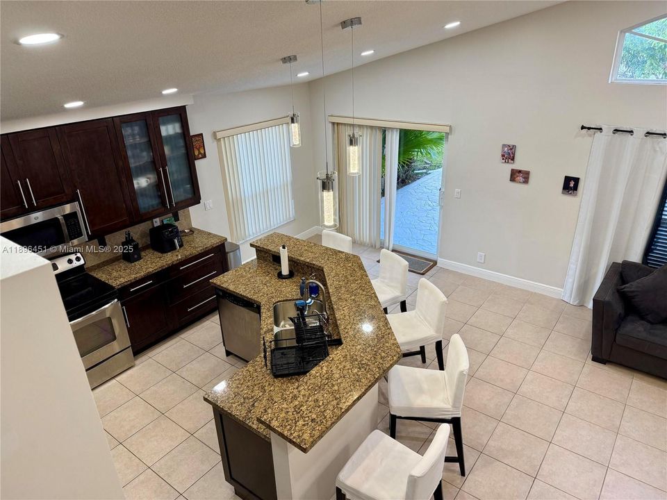 Recently Rented: $4,800 (4 beds, 2 baths, 2339 Square Feet)