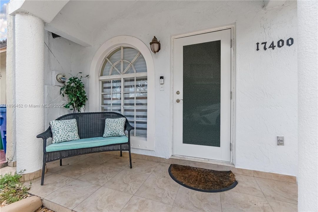 合同活跃: $495,000 (3 贝兹, 2 浴室, 1190 平方英尺)