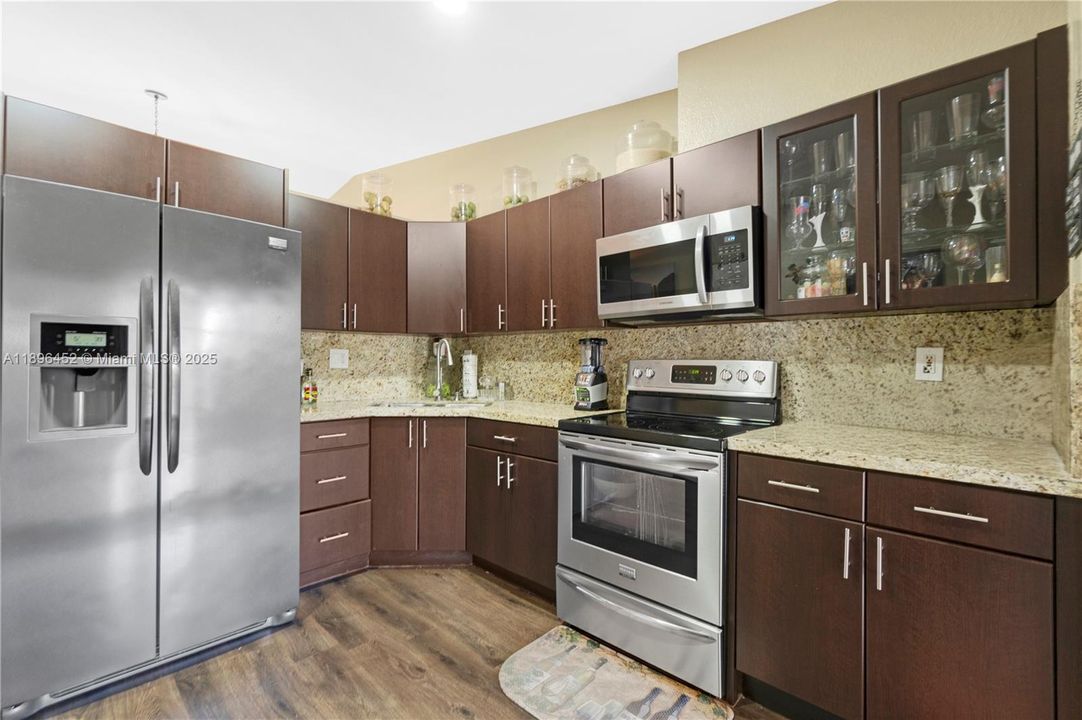 合同活跃: $495,000 (3 贝兹, 2 浴室, 1190 平方英尺)