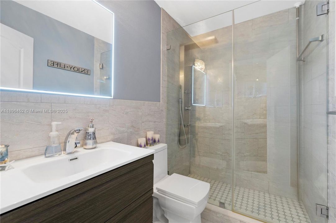 合同活跃: $495,000 (3 贝兹, 2 浴室, 1190 平方英尺)