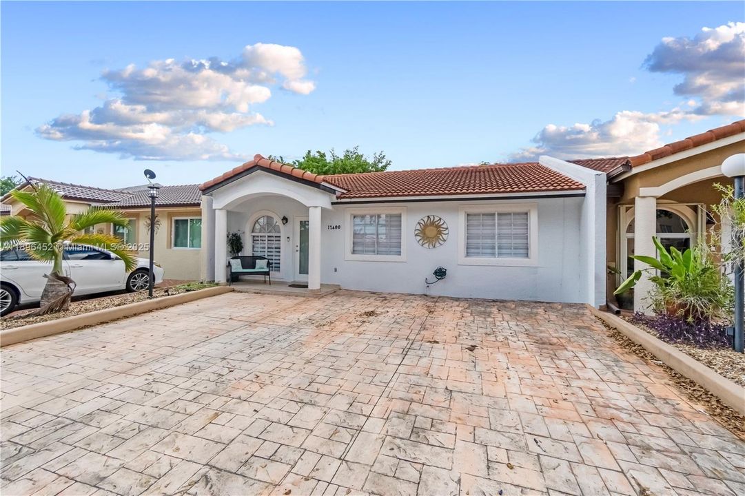 合同活跃: $495,000 (3 贝兹, 2 浴室, 1190 平方英尺)