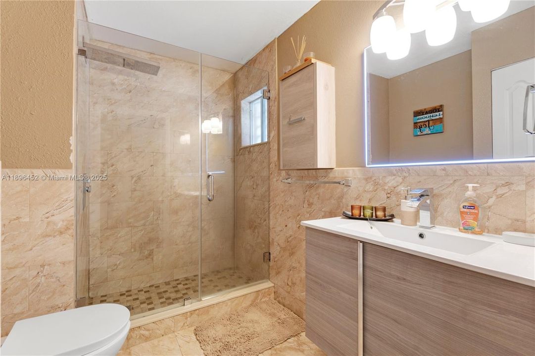 合同活跃: $495,000 (3 贝兹, 2 浴室, 1190 平方英尺)