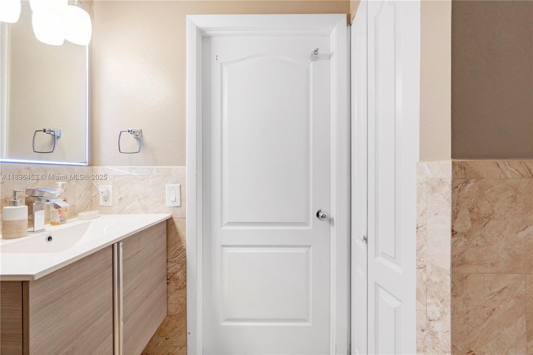 合同活跃: $495,000 (3 贝兹, 2 浴室, 1190 平方英尺)