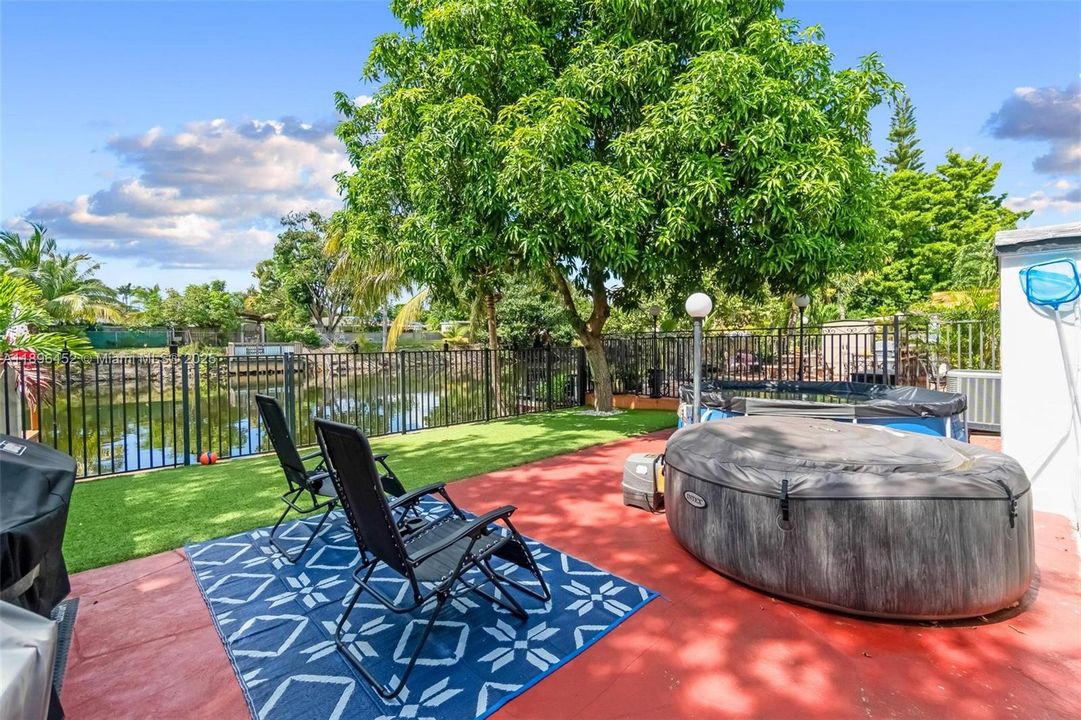 合同活跃: $495,000 (3 贝兹, 2 浴室, 1190 平方英尺)