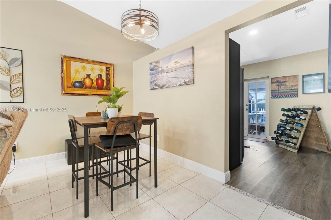 合同活跃: $495,000 (3 贝兹, 2 浴室, 1190 平方英尺)