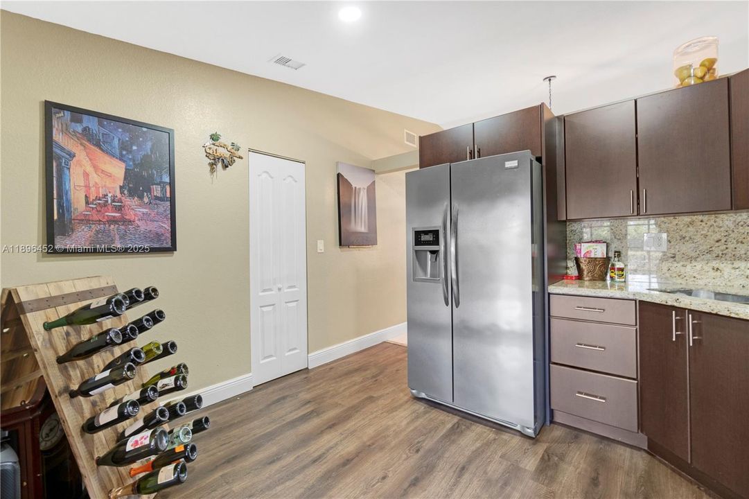 合同活跃: $495,000 (3 贝兹, 2 浴室, 1190 平方英尺)