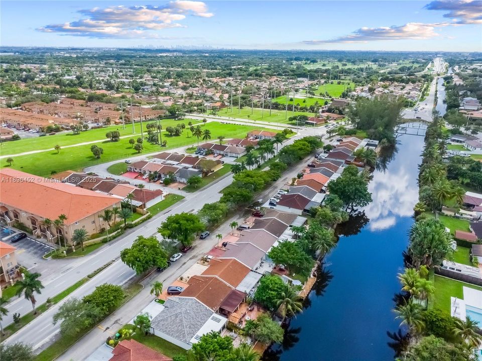 合同活跃: $495,000 (3 贝兹, 2 浴室, 1190 平方英尺)