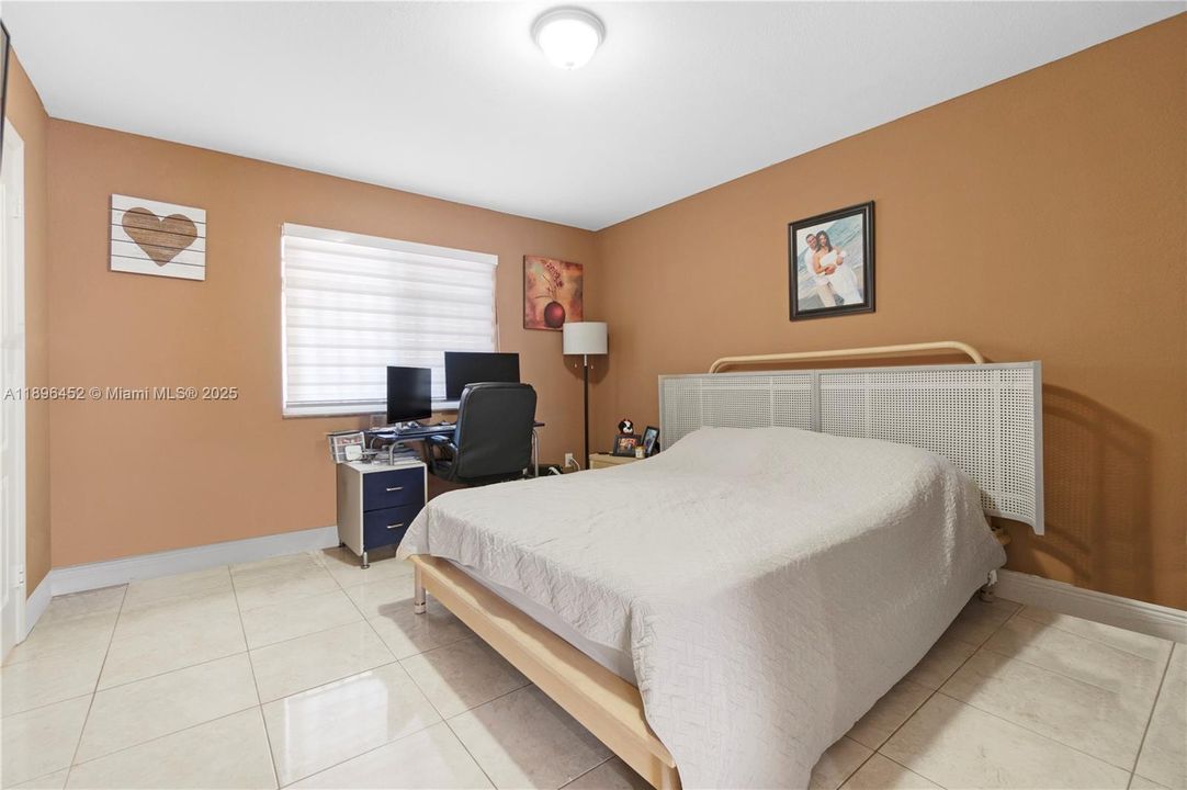 合同活跃: $495,000 (3 贝兹, 2 浴室, 1190 平方英尺)