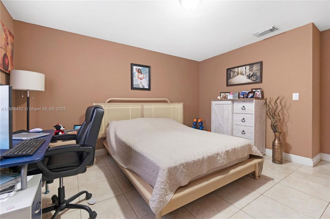 合同活跃: $495,000 (3 贝兹, 2 浴室, 1190 平方英尺)