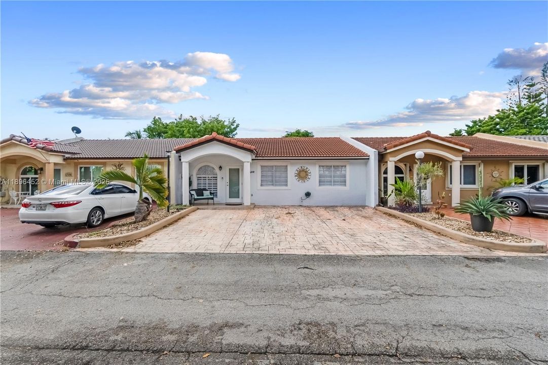 合同活跃: $495,000 (3 贝兹, 2 浴室, 1190 平方英尺)