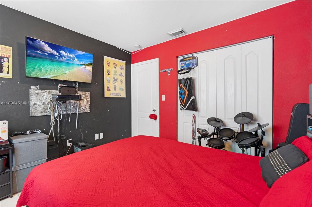 合同活跃: $495,000 (3 贝兹, 2 浴室, 1190 平方英尺)