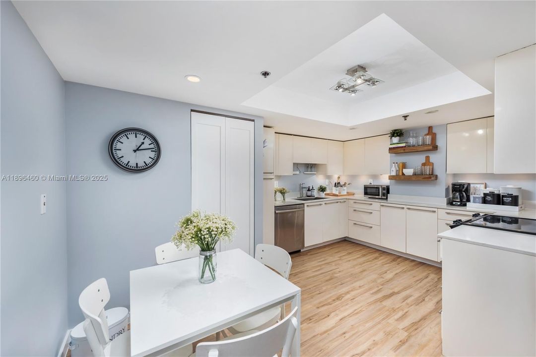 For Sale: $1,050,000 (3 beds, 2 baths, 1518 Square Feet)