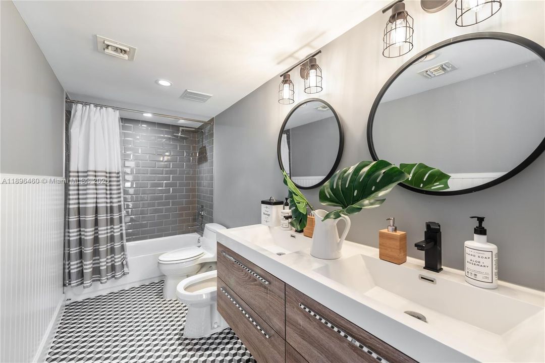 For Sale: $1,050,000 (3 beds, 2 baths, 1518 Square Feet)