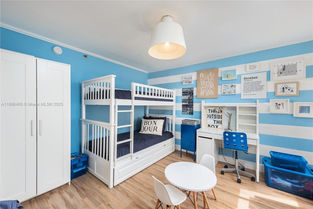 For Sale: $1,050,000 (3 beds, 2 baths, 1518 Square Feet)