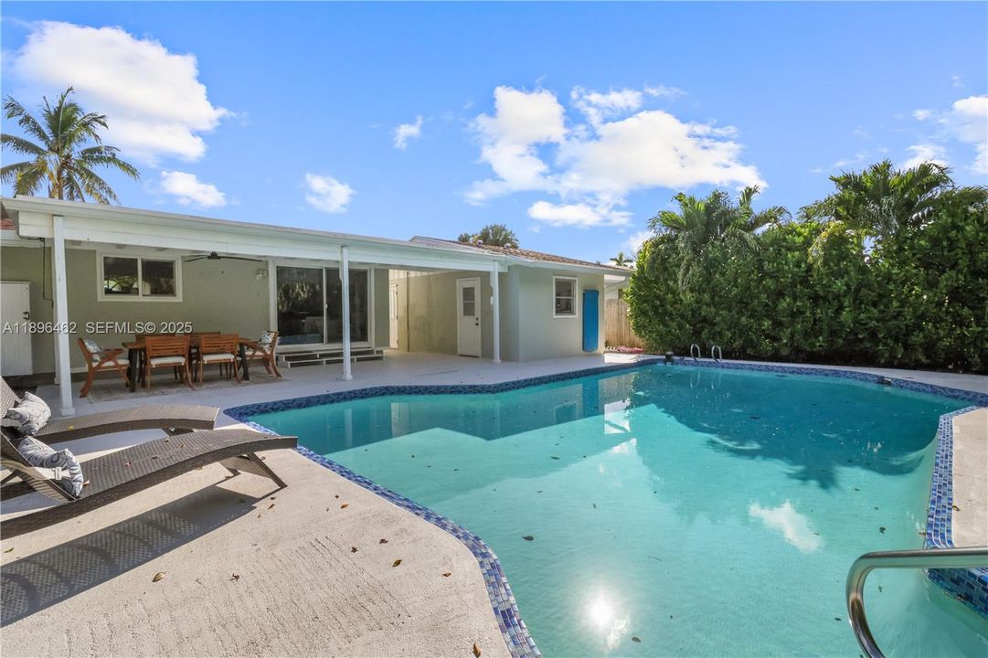 For Sale: $589,000 (3 beds, 2 baths, 1236 Square Feet)