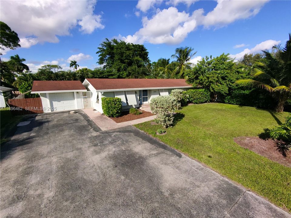 For Sale: $589,000 (3 beds, 2 baths, 1236 Square Feet)